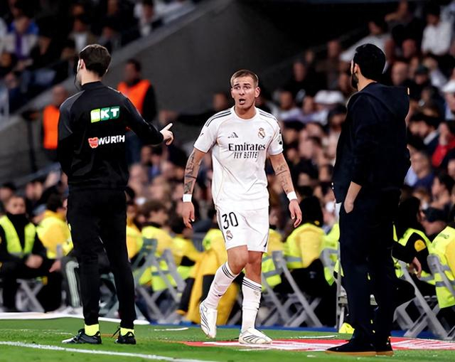 kaiyun-6场仅出战42分钟！皇马18岁前锋又沦为替补 骂裁判禁赛2场|马斯坦托诺|马卡报|巴黎圣日耳曼|皇家马德里|阿韦洛亚_新浪体育_新浪新闻