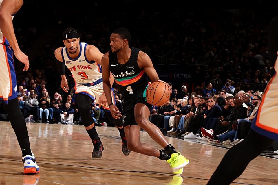 开云平台-被尼克斯各种打爆,马刺后场支柱怎么会突然间打出灾难级表现?