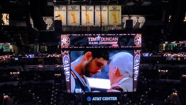 开云官网-名人堂球衣揭幕仪式 忘掉比赛今夜只有邓肯是主角